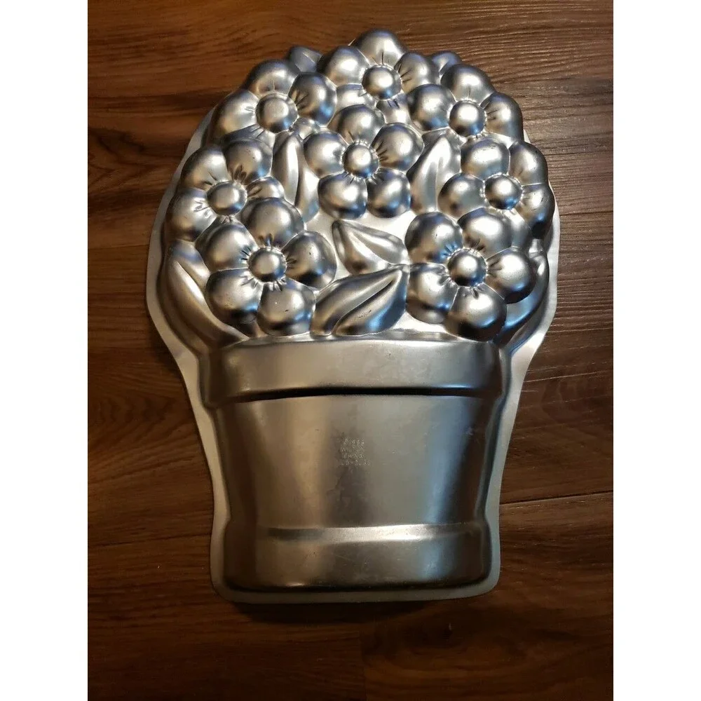 VINTAGE 1998 WILTON FLOWER POT/SPRING BOUQUET CAKE PAN #2105-2030 MOTHER'S DAY